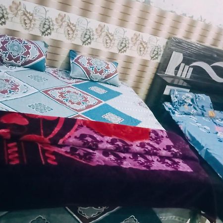 Nirmala Sadan Home Stay Ayodhya Dham Zewnętrze zdjęcie
