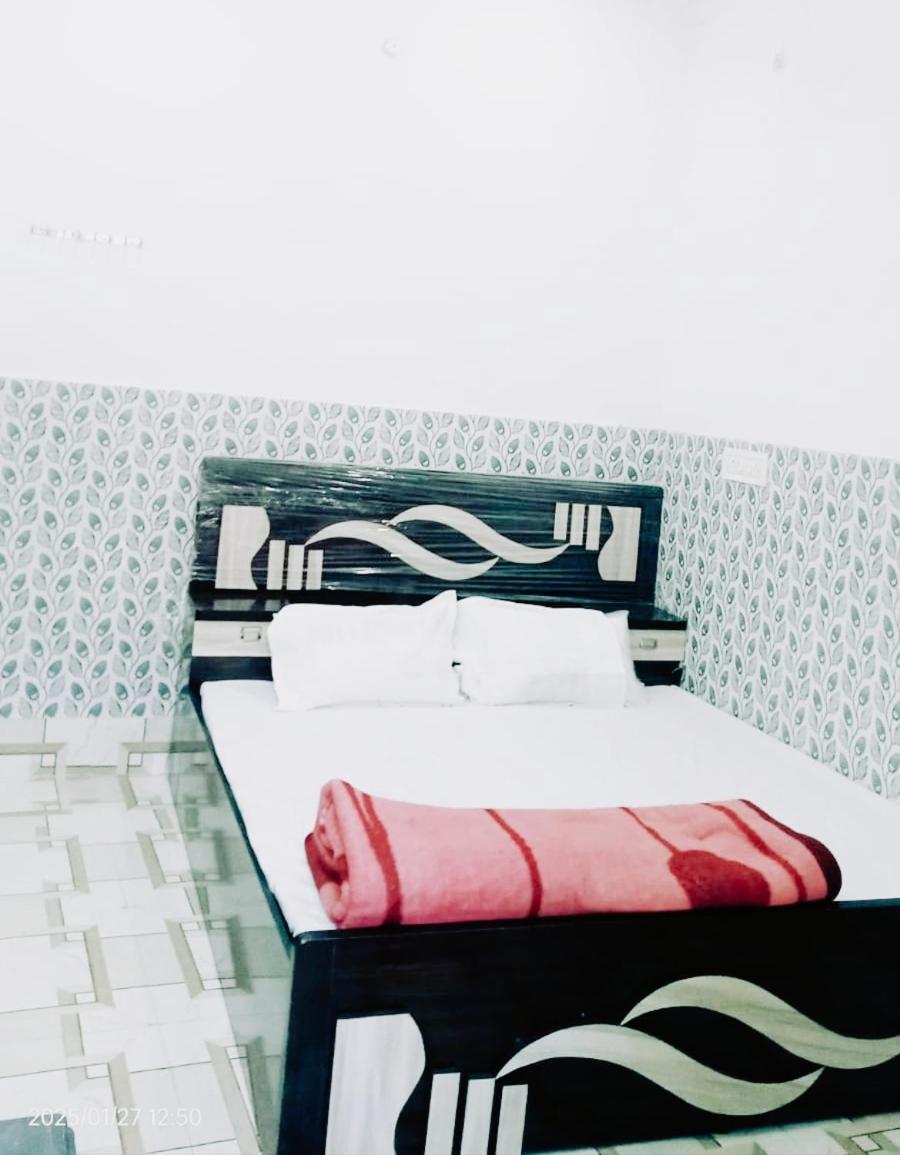 Nirmala Sadan Home Stay Ayodhya Dham Zewnętrze zdjęcie